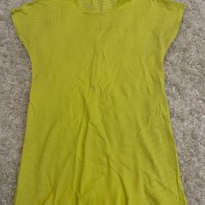 EUC Lululemon top size 6